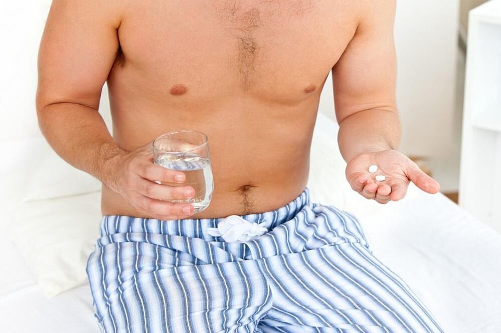 mees võtab prostatiidi vastu tablette